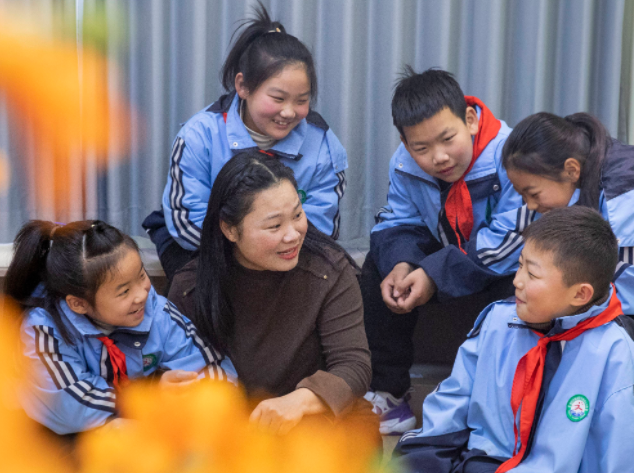 将校园里的搬进底层实践点将实践点与校园讲堂串联起来互动 将校园里的搬进底层实践点将实践点与校园讲堂串联起来互动