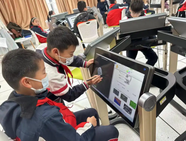 经历智慧的碰撞正是一种相互启示点燃火焰的沟通学习 经历智慧的碰撞正是一种相互启示点燃火焰的沟通学习