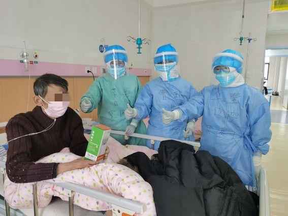  把患者当成亲人 她们用爱驱散疫情阴霾